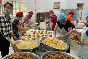 “Bếp ăn nghĩa tình Thủ Đức” tại Trường Tiểu học Lương Thế Vinh  (TP Thủ Đức, TPHCM)