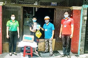 Thư viện quận Tân Bình thực hiện chương trình đưa sách  đến tay bạn đọc trong vùng phong tỏa, cách ly của quận