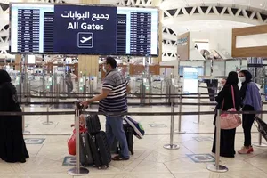 Hành khách tại một sân bay ở Saudi Arabia. Ảnh: Aljazeera