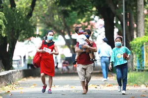 Yêu xa hay gần không quan trọng, mà cần nhất là nỗ lực  vun vén tình cảm từ hai phía. Ảnh: DŨNG PHƯƠNG