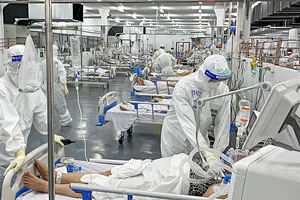 Y, bác sĩ chăm sóc bệnh nhân Covid-19 tại Bệnh viện Quận Tân Phú.  Ảnh: Hoàng Hùng