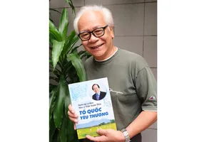 Nhạc sĩ Trần Xuân Tiến  và tập sách nhạc