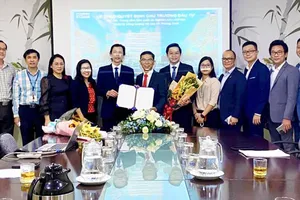 SHTP trao chứng nhận đăng ký đầu tư cho Công ty cổ phần Vũ Phong Tech 