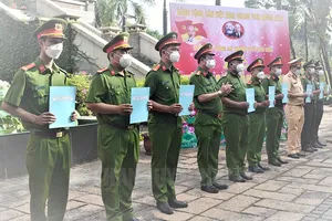 Kết nạp Đảng 14 chiến sĩ công an ưu tú