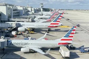 Hơn 4.000 chuyến bay bị hủy do biến thể Omicron