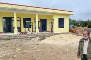 Già Hơn bên khu đất hiến tặng làm Nhà văn hóa bản Lâm Ninh