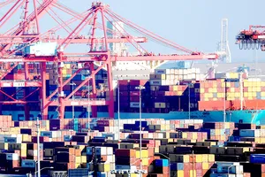 Hàng hóa của Mỹ tồn ở cảng Long Beach, bang California  do khó khăn về xuất khẩu 