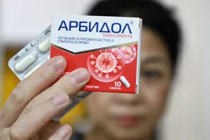 Một loại thuốc xách tay từ Nga  được quảng cáo có tác dụng  điều trị Covid-19.  Ảnh: VIẾT CHUNG