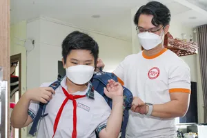 Phụ huynh cần chung tay với nhà trường nhằm đảm bảo  an toàn cho học sinh trước dịch bệnh. Ảnh: HOÀNG HÙNG