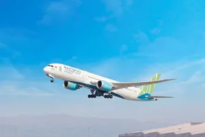Máy bay Boeing 787-9 của hãng hàng không Bamboo Airways đã đi đón công dân Việt Nam từ Ba Lan về nước