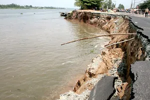 Sạt lở trầm trọng, đe dọa hàng chục ngàn hộ ven sông ở ĐBSCL