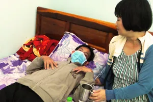 Vợ tật nguyền, chồng lao phổi nặng