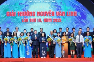 Trao Giải thưởng Nguyễn Văn Linh lần thứ 3 cho 10 cán bộ công đoàn xuất sắc