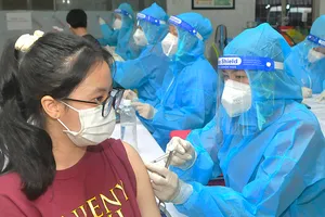 Trong tình hình dịch bệnh diễn biến phức tạp cần đẩy mạnh  tiêm vaccine Covid-19. Ảnh: CAO THĂNG