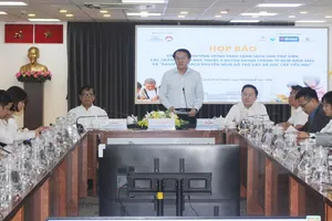 Lãnh đạo Sở Thông tin truyền thông phát biểu tại buổi họp báo