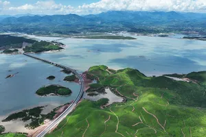 Sắp khánh thành cao tốc Vân Đồn – Móng Cái có hệ thống chiếu sáng hiện đại nhất Việt Nam