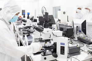 Nghiên cứu sản xuất vi mạch  tại Khu Công nghệ cao TPHCM. Ảnh: HOÀNG HÙNG