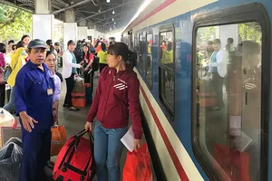   Nhiều đoàn tàu đang được tăng cường để phục vụ hành khách từ TPHCM đi các tỉnh trong những ngày cuối năm