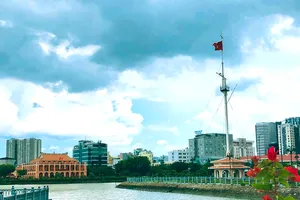 Cột cờ Thủ Ngữ hơn 150 năm bên sông Sài Gòn