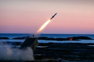 Hệ thống NASAMS khai hỏa trong một đợt thử nghiệm. Ảnh: RAYTHEON