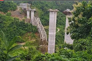 Hiện trường vụ sập cầu. Nguồn: CNN