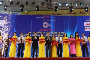 Nghi thức khai mạc. Ảnh: XUÂN QUỲNH