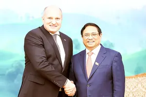 Thủ tướng Chính phủ Phạm Minh Chính tiếp Thượng tướng Kurenkov Aleksandr Vyacheslavovich, Bộ trưởng Bộ Tình trạng khẩn cấp Liên bang Nga. Ảnh: VGP