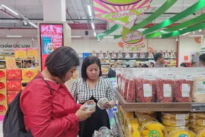 Nhiều sản phẩm tết được tung ra thị trường tại hệ thống Co.opmart