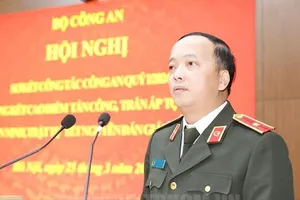 Thiếu tướng Đặng Hồng Đức, Chánh Văn phòng Bộ Công an phát biểu tại hội nghị