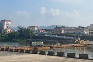 Hơn 18.000 tấn hàng xuất nhập khẩu qua cửa khẩu Móng Cái