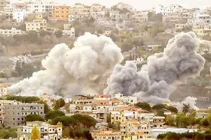 Hiện trường vụ không kích của Israel nhằm vào Hezbollah ở làng Khiam, miền Nam Lebanon vào ngày 31-10. Ảnh: TIMES OF ISRAEL