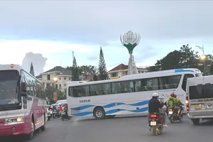 Các loại xe trên 29 chỗ sẽ không được lưu thông quanh hồ Xuân Hương, TP Đà Lạt từ 5 giờ đến 23 giờ các ngày trong tháng 12-2024
