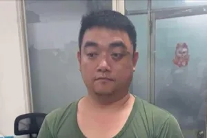 Bắt tài xế ô tô đánh người đi xe máy giữa trung tâm TPHCM