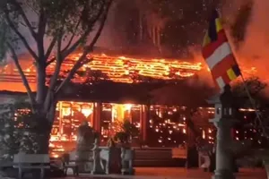25 pho tượng, hoành phi, câu đối... đã bị cháy rụi trong vụ hỏa hoạn chùa Vẽ (Bắc Giang)