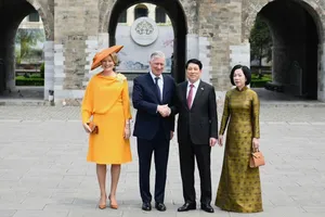 Chủ tịch nước và Nhà vua Bỉ thăm khu di tích Hoàng thành Thăng Long