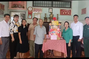 Chủ nhiệm Ủy ban Kiểm tra Thành ủy TPHCM Trần Kim Yến thăm, tri ân ông Hồ Văn Công