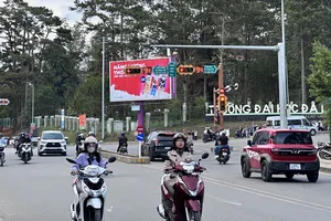 Lâm Đồng: Nhiều điểm giao thông còn bất cập biển báo, đèn tín hiệu