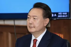 Cựu tổng thống Hàn Quốc Yoon Suk-yeol trong phiên tòa ở Seoul hôm 21-4. Ảnh: Yonhap