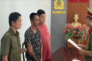 Cơ quan CSĐT Công an tỉnh Kiên Giang tống đạt Quyết định khởi tố và Lệnh bắt bị can để tạm giam đối với đối tượng Nguyễn Vũ Bằng