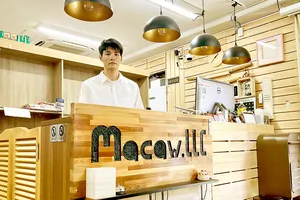 Anh Ngô Ngọc Khánh tại Hiệu sách Macaw. Ảnh: I LOVE VIETNAM