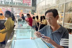 Giá vàng nhẫn giảm nửa triệu đồng/lượng, giá vàng miếng SJC "bất động"