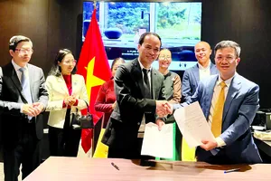 Đại diện ViLAB ký kết biên bản ghi nhớ với đại diện Bộ Nông nghiệp và Môi trường Việt Nam trong khuôn khổ hội nghị. Ảnh: ViLAB