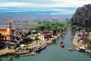 Đường vào khu du lịch suối khoáng Kênh Gà. Nguồn: ninhbinh.gov.vn