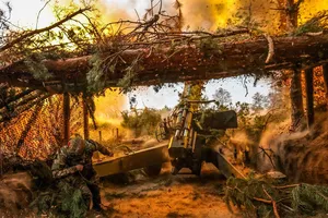 Binh sĩ Nga bắn hoả lực nhằm vào các lực lượng Ukraine. Ảnh: TASS