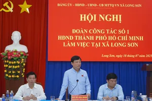 Đồng chí Võ Văn Minh, Phó Bí Thư Thành ủy, Chủ tịch HĐND TPHCM phát biểu chỉ đạo tại buổi làm việc