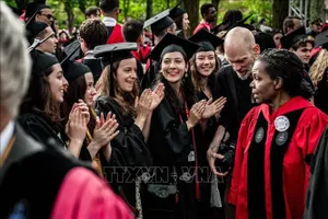 Sinh viên tại Đại học Harvard ở Cambridge, Massachusetts, Mỹ. Ảnh: THX/TTXVN