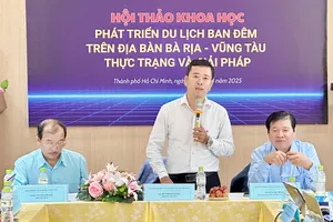 Các đại biểu chủ trì hội thảo