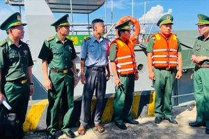 Đại tá Hoàng Văn Mẫn, Chính ủy Bộ đội Biên phòng TP Đà Nẵng lưu ý một số nhiệm vụ quan trọng cho đơn vị ra quân chống khai thác IUU