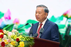 Giữ vững đoàn kết, thống nhất ý chí và hành động, lấy lợi ích của dân tộc, nhân dân làm tối thượng