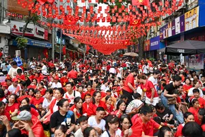 Người dân Thủ đô rộn ràng trước giờ tổng hợp luyện A80 lần 2 tại Quảng trường Ba Đình